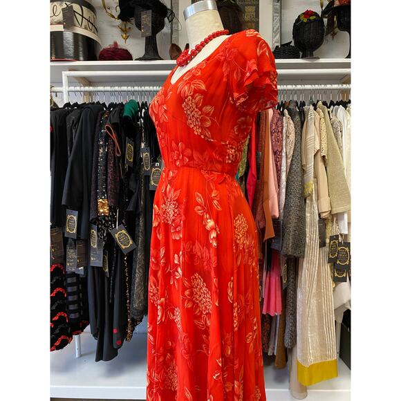 vintage 1990s sheer red silk floral dress, flutter sleeves, key hole, size 6 - Picture 9 of 10